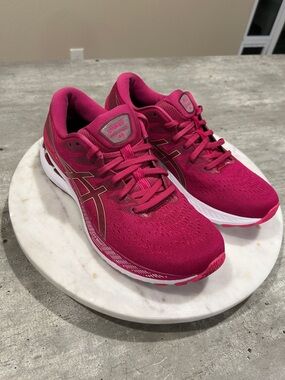 ASICS Women's Gel-Kayano 28 running shoes size 6.5